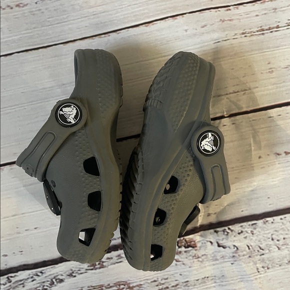 CROCS Kids Gray Shark Slippers - Picture 5 of 7